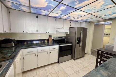 Condominio en venta en Miami Beach, Florida, 1 dormitorio, 84.08 m2 № 2012517 - foto 11