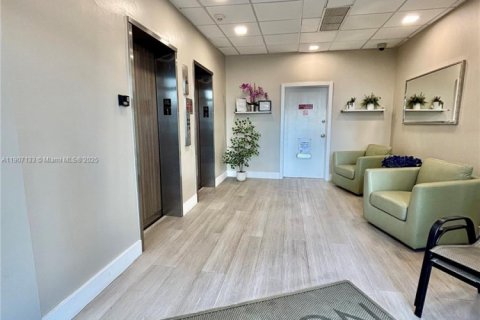 Condominio en venta en Miami Beach, Florida, 1 dormitorio, 84.08 m2 № 2012517 - foto 12