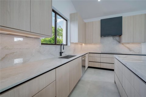 Купить виллу или дом в Майами, Флорида 4 спальни, 241.55м2, № 1928920 - фото 17