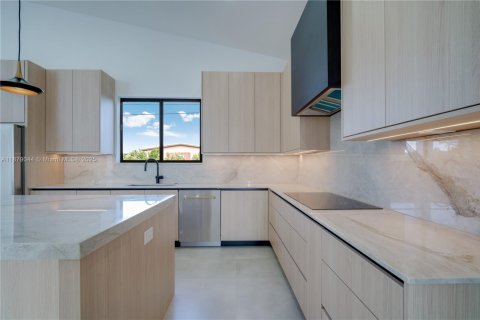 Купить виллу или дом в Майами, Флорида 4 спальни, 241.55м2, № 1928920 - фото 12