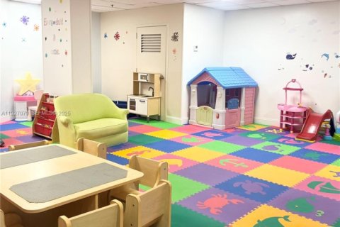 Condo in Miami, Florida, 1 bedroom  № 1985979 - photo 25