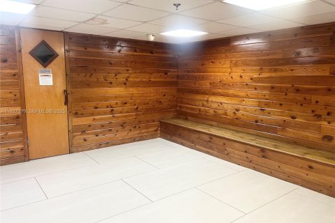 Condo in Miami, Florida, 1 bedroom  № 1985979 - photo 28