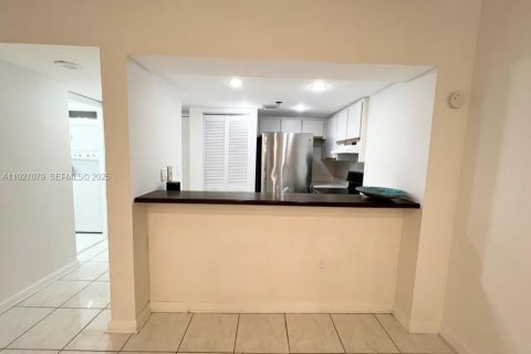 Condo in Miami, Florida, 1 bedroom  № 1985979 - photo 4