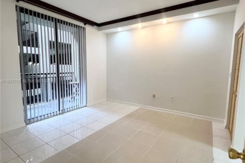 Condo in Miami, Florida, 1 bedroom  № 1985979 - photo 13