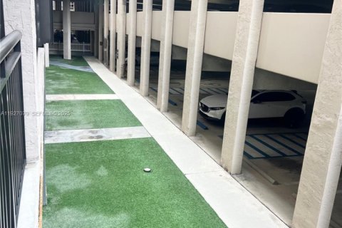 Condo in Miami, Florida, 1 bedroom  № 1985979 - photo 7