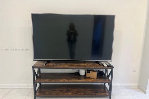 Condo in Miami, Florida, 1 bedroom  № 1985979 - photo 30