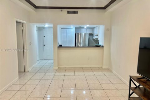 Condo in Miami, Florida, 1 bedroom  № 1985979 - photo 11