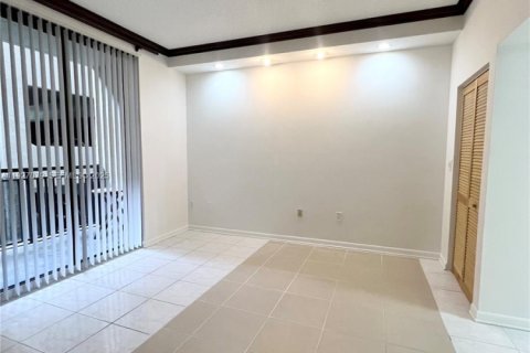 Condo in Miami, Florida, 1 bedroom  № 1985979 - photo 5