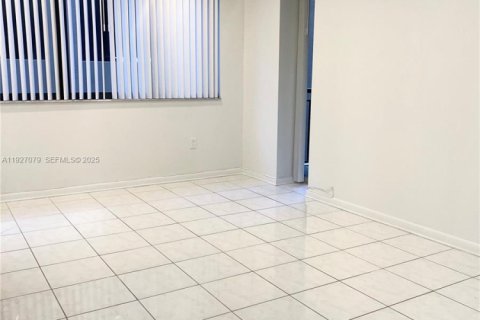Condo in Miami, Florida, 1 bedroom  № 1985979 - photo 17