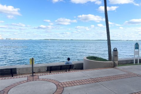 Condo in Miami, Florida, 1 bedroom  № 1985979 - photo 29