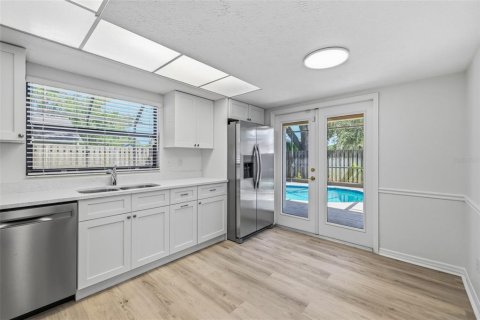 Villa ou maison à louer à Tampa, Floride: 4 chambres, 179.21 m2 № 2167748 - photo 2