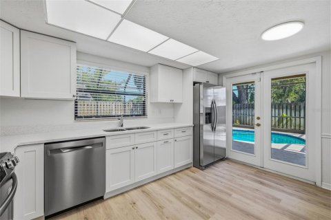 Villa ou maison à louer à Tampa, Floride: 4 chambres, 179.21 m2 № 2167748 - photo 4