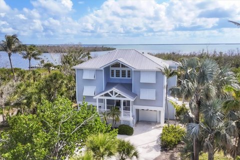House in Boca Grande, Florida 3 bedrooms, 274.15 sq.m. № 2094693