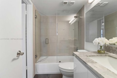 Condominio en venta en Miami, Florida, 2 dormitorios, 95.69 m2 № 2076932 - foto 25