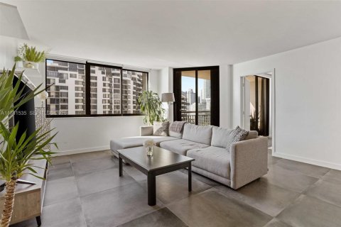 Condominio en venta en Miami, Florida, 2 dormitorios, 95.69 m2 № 2076932 - foto 11