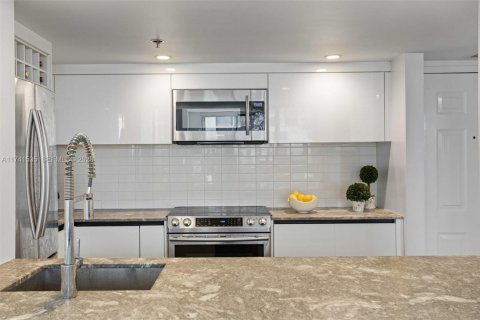 Condominio en venta en Miami, Florida, 2 dormitorios, 95.69 m2 № 2076932 - foto 9