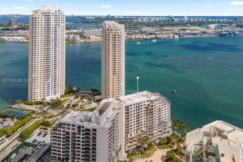 Condominio en Miami, Florida, 2 dormitorios № 2076932