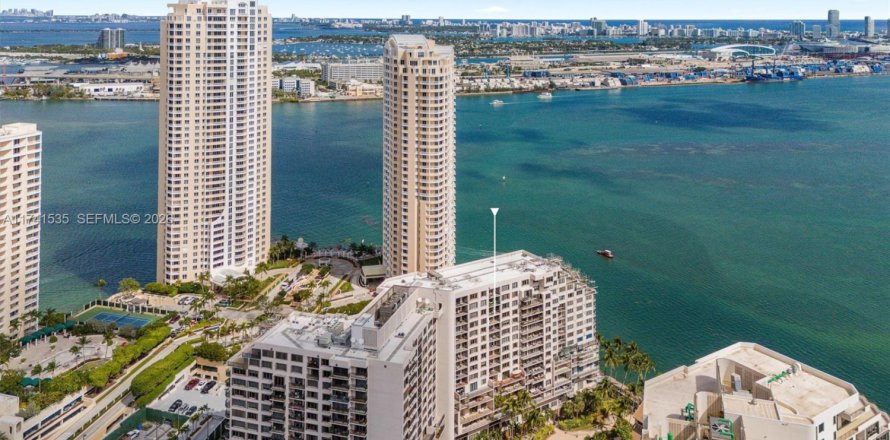 Condominio en Miami, Florida, 2 dormitorios № 2076932
