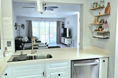 Copropriété à vendre à Coconut Creek, Floride: 2 chambres, 100.24 m2 № 1943813 - photo 14