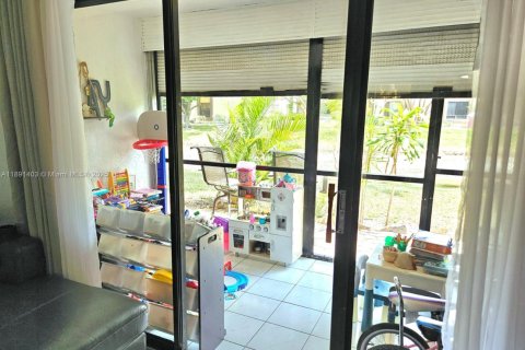 Copropriété à vendre à Coconut Creek, Floride: 2 chambres, 100.24 m2 № 1943813 - photo 23