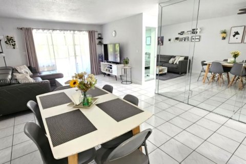 Copropriété à vendre à Coconut Creek, Floride: 2 chambres, 100.24 m2 № 1943813 - photo 9