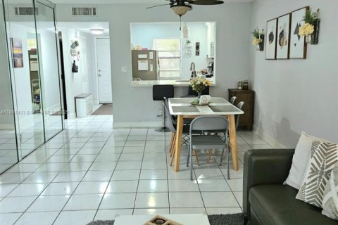 Copropriété à vendre à Coconut Creek, Floride: 2 chambres, 100.24 m2 № 1943813 - photo 4
