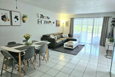 Copropriété à vendre à Coconut Creek, Floride: 2 chambres, 100.24 m2 № 1943813 - photo 5