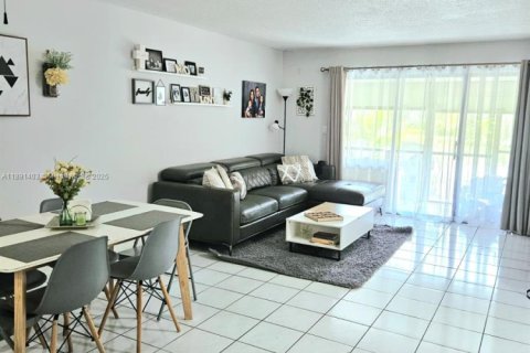 Copropriété à vendre à Coconut Creek, Floride: 2 chambres, 100.24 m2 № 1943813 - photo 6
