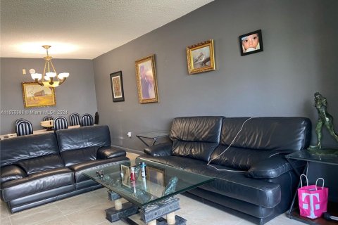 Copropriété à vendre à Miami, Floride: 1 chambre, 78.6 m2 № 1860223 - photo 4