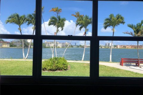 Copropriété à vendre à Miami, Floride: 1 chambre, 78.6 m2 № 1860223 - photo 2