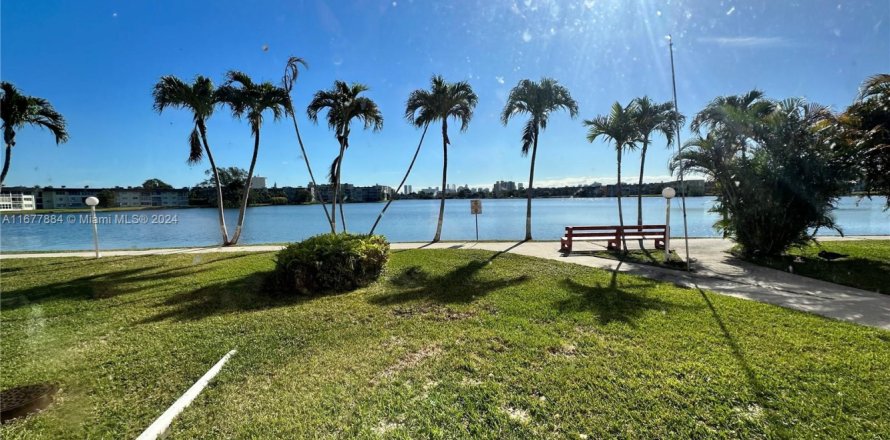 Condo à Miami, Floride, 1 chambre  № 1860223