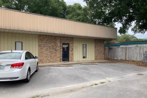 Bureau à louer à Fort Walton Beach, Floride: 783.17 m2 № 562216 - photo 1