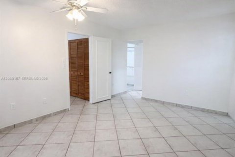 Villa ou maison à louer à Miami, Floride: 3 chambres, 129.69 m2 № 2274151 - photo 14