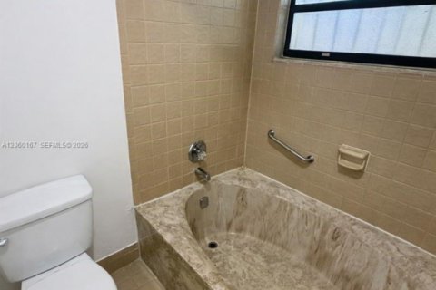Villa ou maison à louer à Miami, Floride: 3 chambres, 129.69 m2 № 2274151 - photo 19