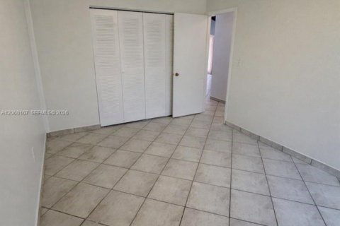 Villa ou maison à louer à Miami, Floride: 3 chambres, 129.69 m2 № 2274151 - photo 20