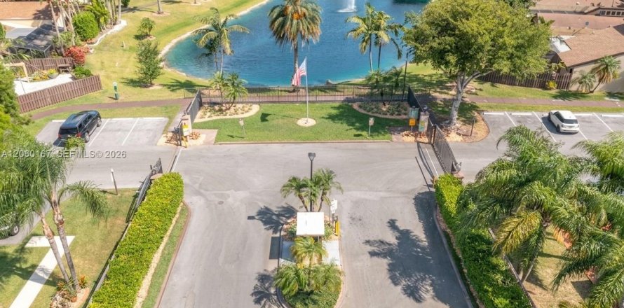 Villa ou maison à Miami, Floride 3 chambres, 129.69 m2 № 2274151