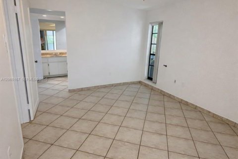 Villa ou maison à louer à Miami, Floride: 3 chambres, 129.69 m2 № 2274151 - photo 15