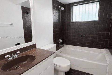 Villa ou maison à louer à Miami, Floride: 3 chambres, 129.69 m2 № 2274151 - photo 25