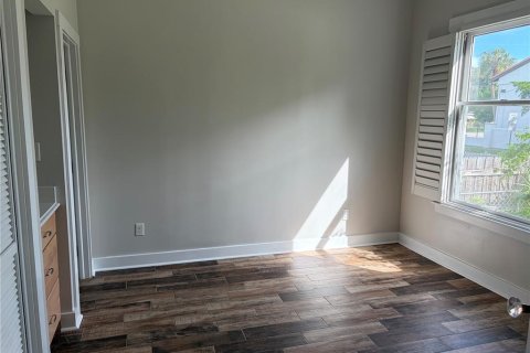 Villa ou maison à louer à Sarasota, Floride: 3 chambres, 131.18 m2 № 2412640 - photo 3