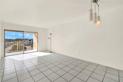 Copropriété à vendre à Miami, Floride: 1 chambre, 66.43 m2 № 2031503 - photo 6