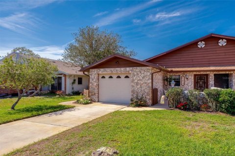 Duplex in Edgewater, Florida 2 bedrooms, 94.48 sq.m. № 1568772 - photo 3