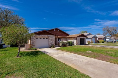 Duplex in Edgewater, Florida 2 bedrooms, 94.48 sq.m. № 1568772 - photo 1