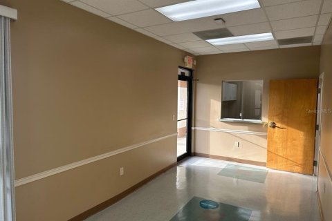 Propiedad comercial en alquiler en Ocala, Florida, 136.47 m2 № 441076 - foto 9