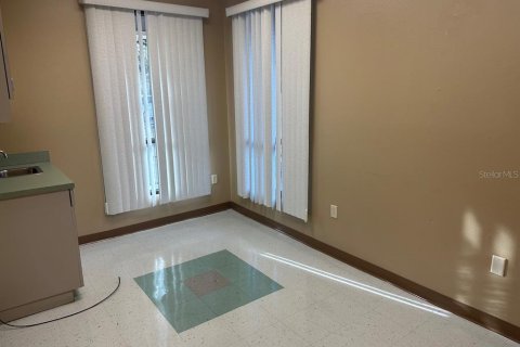 Propiedad comercial en alquiler en Ocala, Florida, 136.47 m2 № 441076 - foto 14