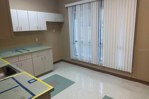 Propiedad comercial en alquiler en Ocala, Florida, 136.47 m2 № 441076 - foto 10