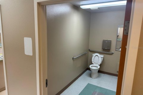 Propiedad comercial en alquiler en Ocala, Florida, 136.47 m2 № 441076 - foto 12