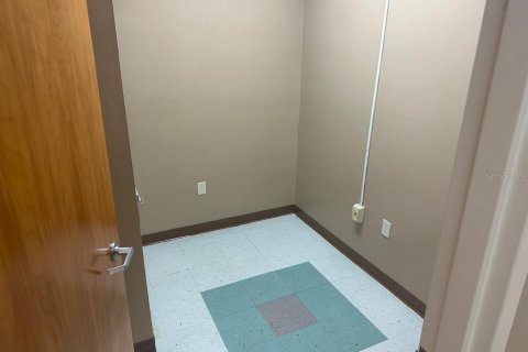Propiedad comercial en alquiler en Ocala, Florida, 136.47 m2 № 441076 - foto 13