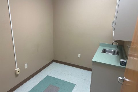 Propiedad comercial en alquiler en Ocala, Florida, 136.47 m2 № 441076 - foto 20