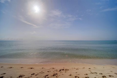 Copropriété à vendre à Miami Beach, Floride: 2 chambres, 102.47 m2 № 2336458 - photo 14