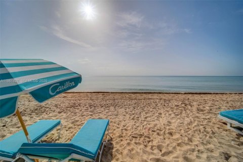Copropriété à vendre à Miami Beach, Floride: 2 chambres, 102.47 m2 № 2336458 - photo 2